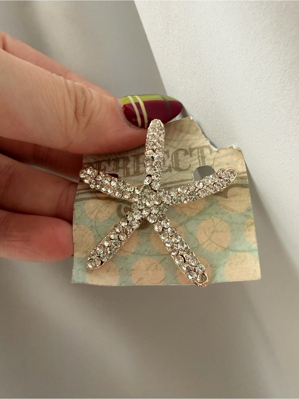 Sparkling Crystal Starfish Brooch - Silver Tone